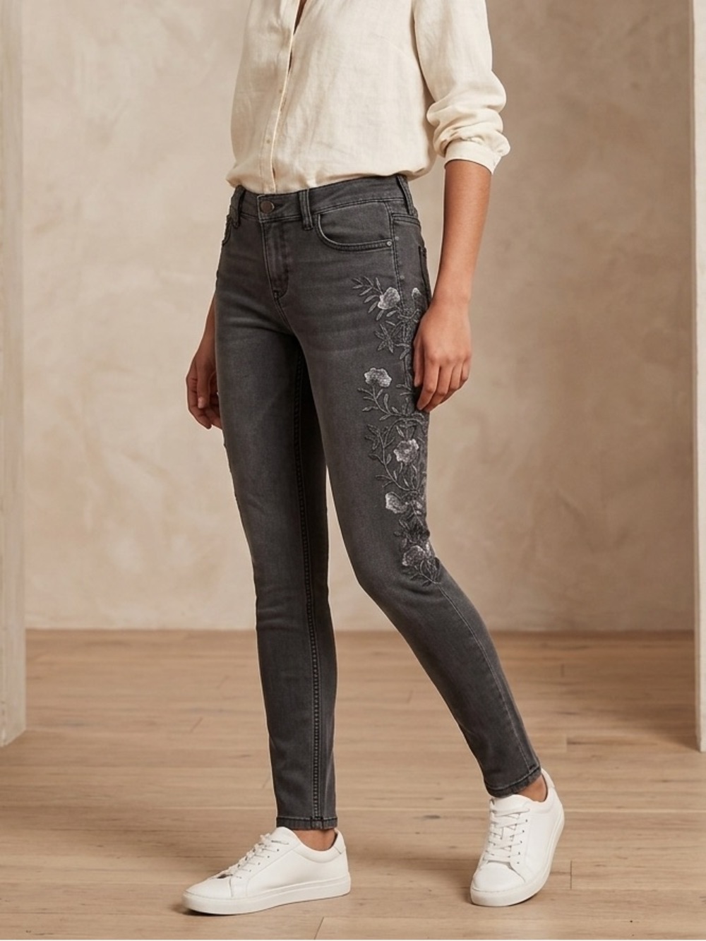 Seven7 Black Floral Embroidered Skinny Jeans – Size 12